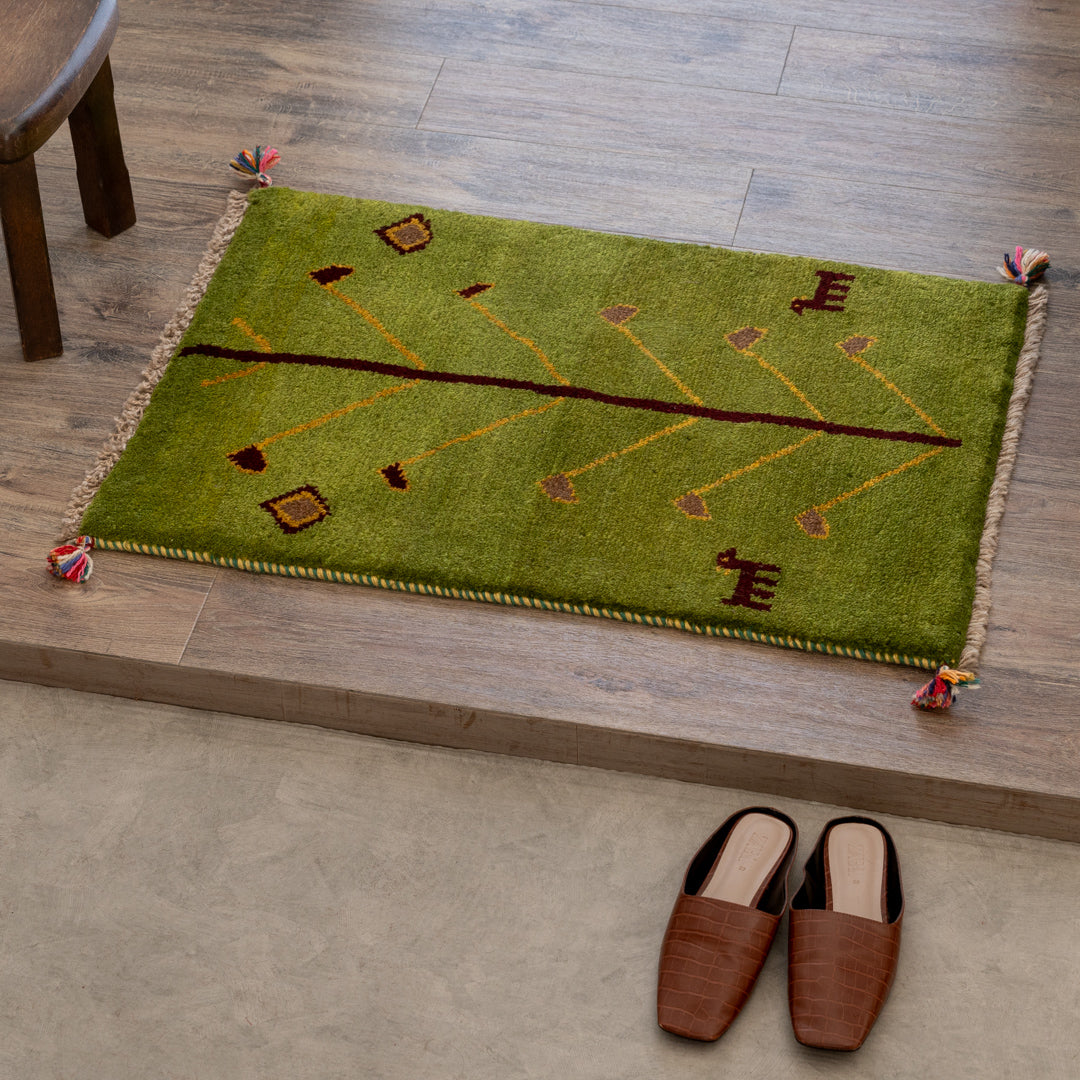 ペルシャ絨毯　ギャッベ　手織り 241×169cmギャッベペルシャ絨毯手織り