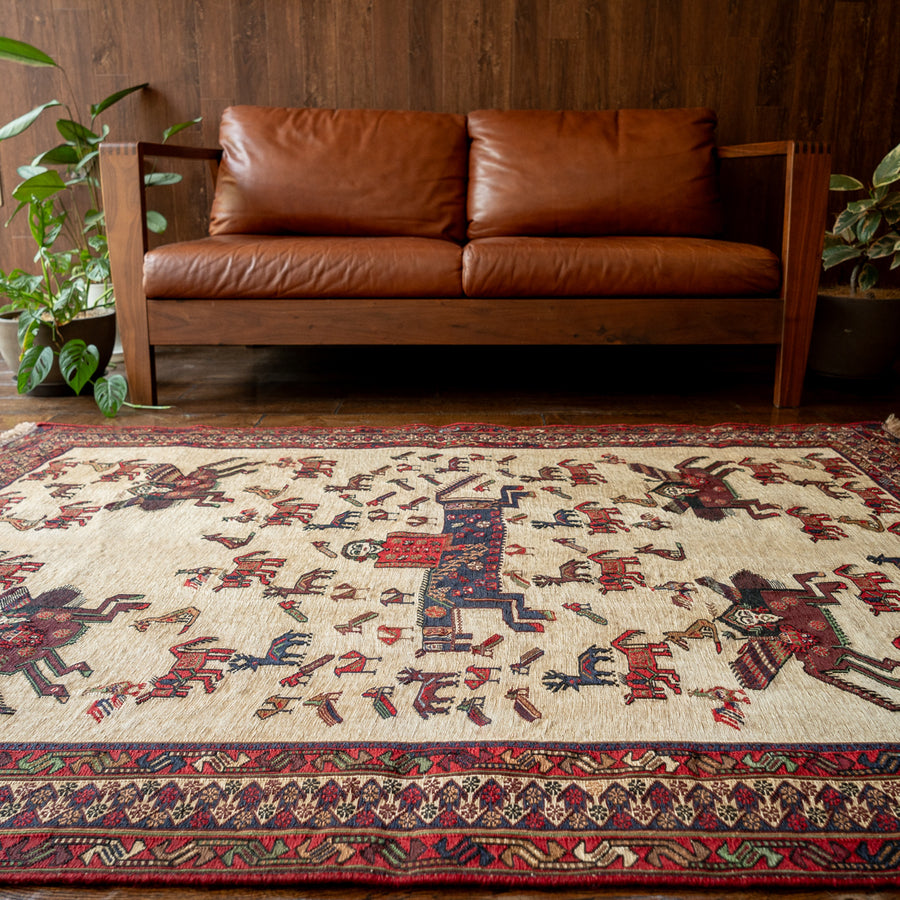 ペルシャ手織りキリムラグサイズ：トライバルデザインがリビング