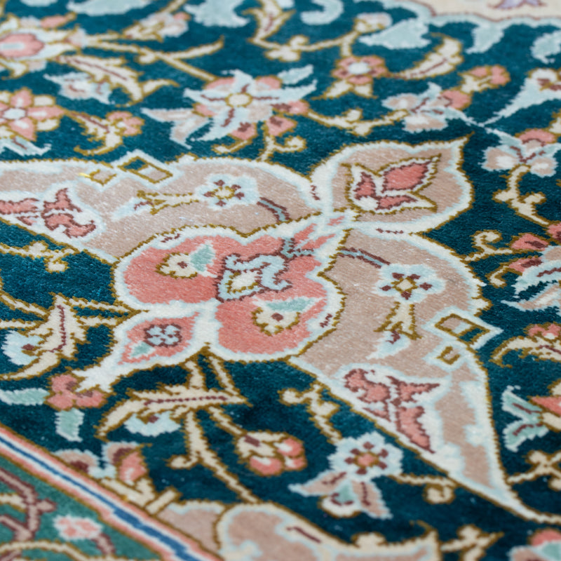 ペルシャ手織り絨毯　シルク　ラグ　クム　247×242cm