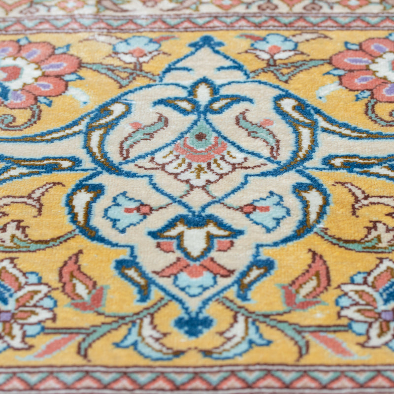ペルシャ手織り絨毯　シルク　ラグ　クム　247×242cm