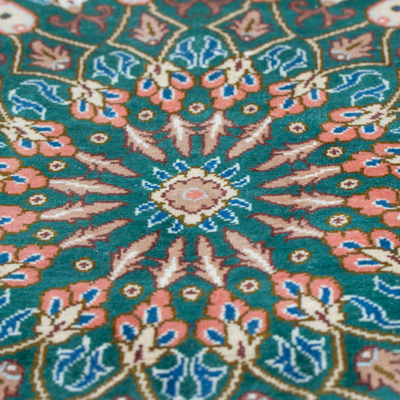 ペルシャ手織り絨毯　シルク　ラグ　クム　247×242cm