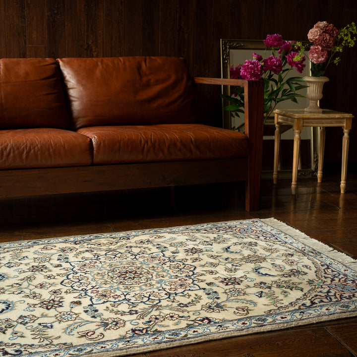 ペルシャ手織り絨毯 ウール ラグ ナイン 88×136cm – Persiadirect