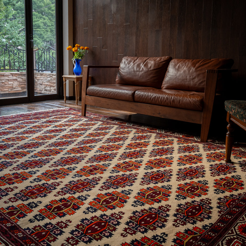 手織りペルシャ絨毯　タブリーズ産　50raj　300&200cm 細長いおしゃれなペルシャ絨毯、タブリーズ（Tabriz）の 50Raj