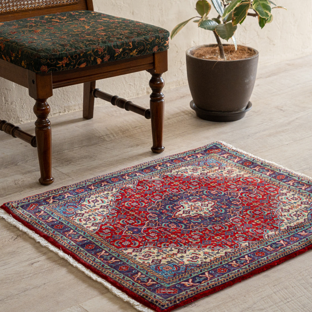 ペルシャ手織り絨毯 ウール 玄関マット バルーチ 68×82cm – Persiadirect ペルシャ手織り絨毯 ウール 玄関マット バルーチ 68×82cm – Persiadirect