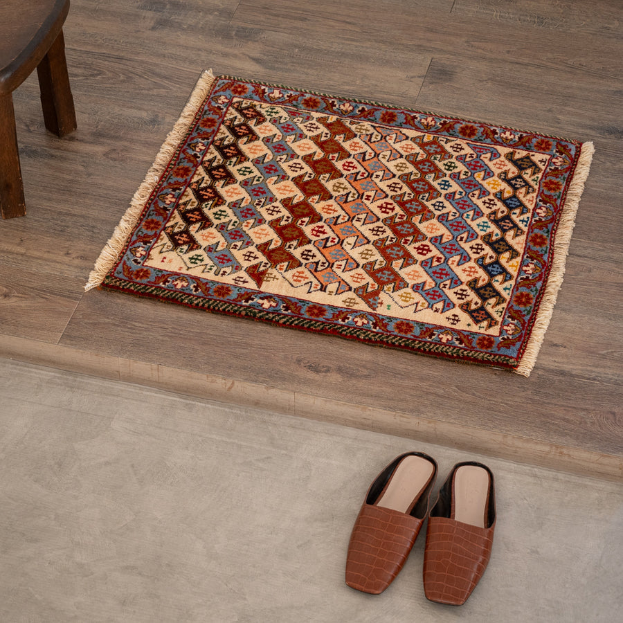 ペルシャ絨毯（手織り） 玄関マットSサイズ (約50×75cm) – Persiadirect