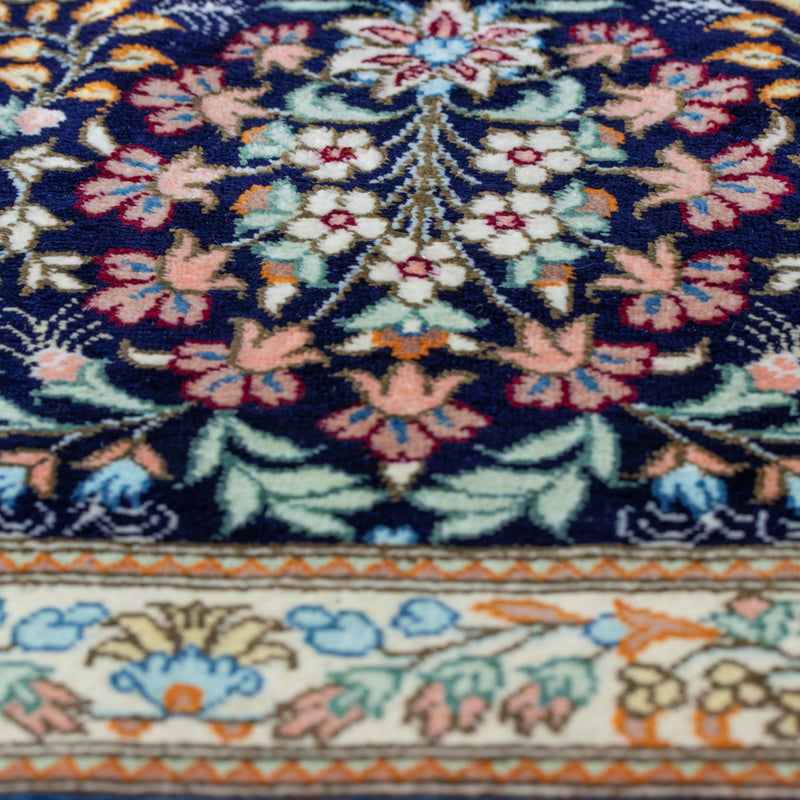 ペルシャ手織り絨毯　シルク　ラグ　クム　199×196cm