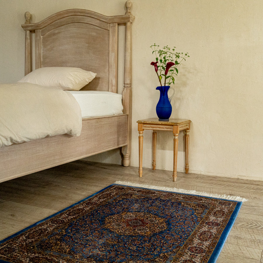 バンブーシルク絨毯　ブルー＆ブラック色　147×218cm バンブーシルク絨毯 ブルー＆ブラック色 147×218cm アートシルク