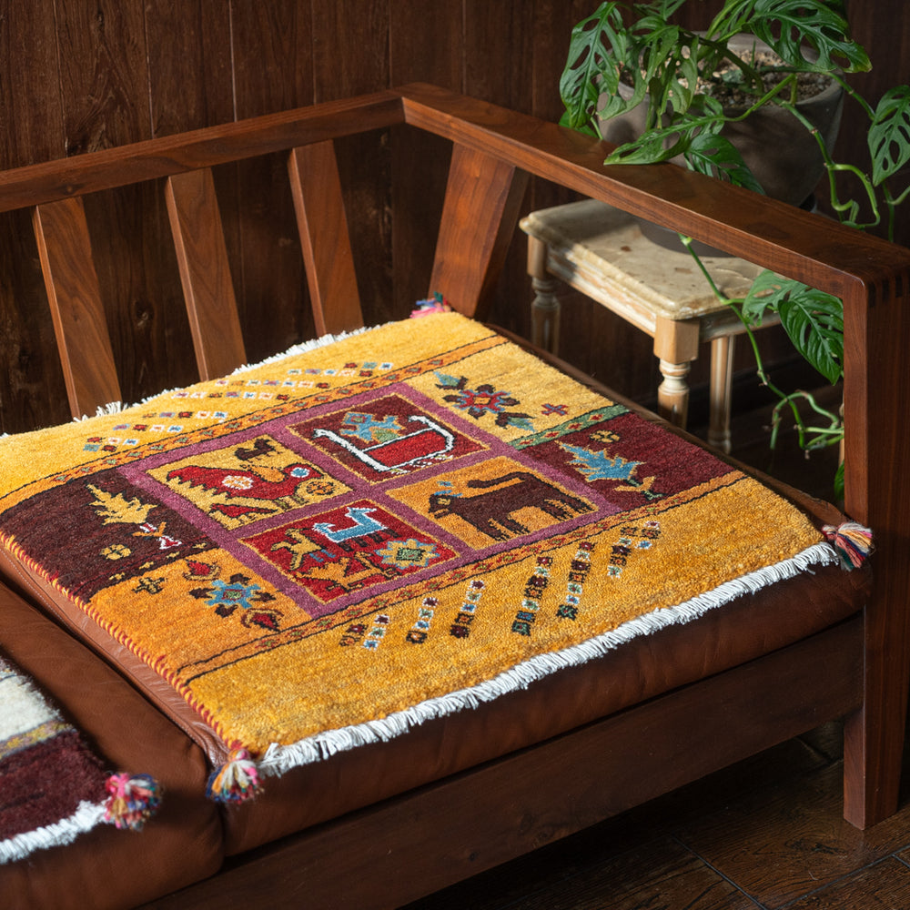 ミニギャベ●32×36㎝●手織●本物●新品未使用 遊牧民が紡ぐギャッベ ミニギャッベ - 手織りじゅうたん「ギャッベ GABBEH」手作り家具