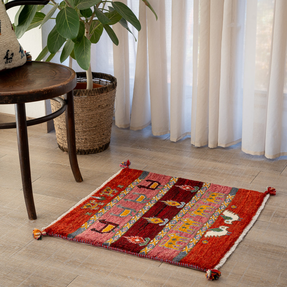 125x85cmペルシャ手織りギャッベ(255)絨毯・じゅうたん・ラグ・マット