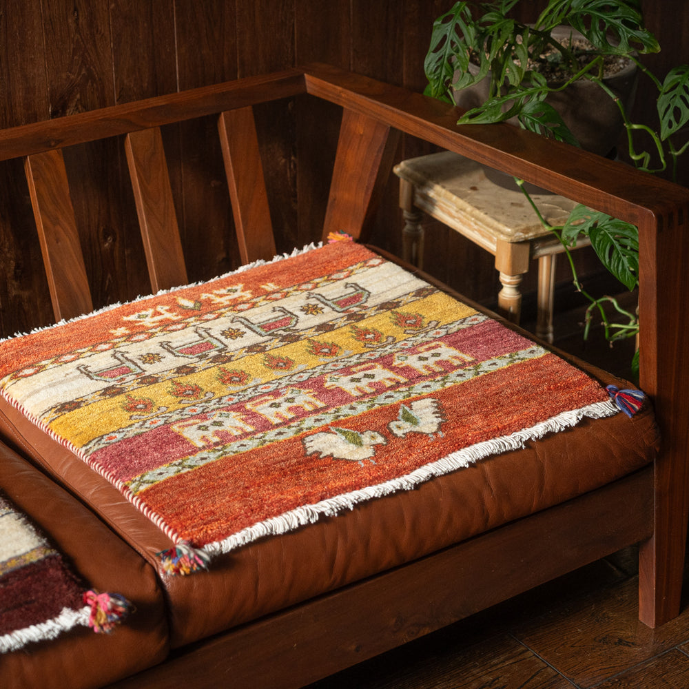 ペルシャ手織りギャッベ絨毯：リラックス空間を彩るオリジナルデザイン