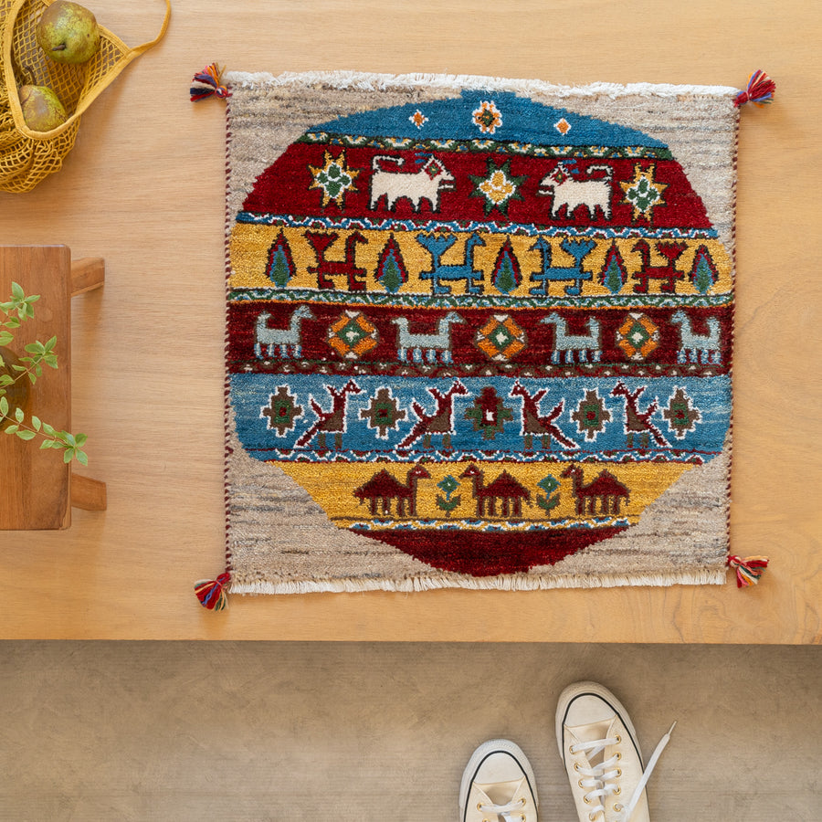 ペルシャ手織りギャッベ絨毯：リラックス空間を彩るオリジナルデザイン