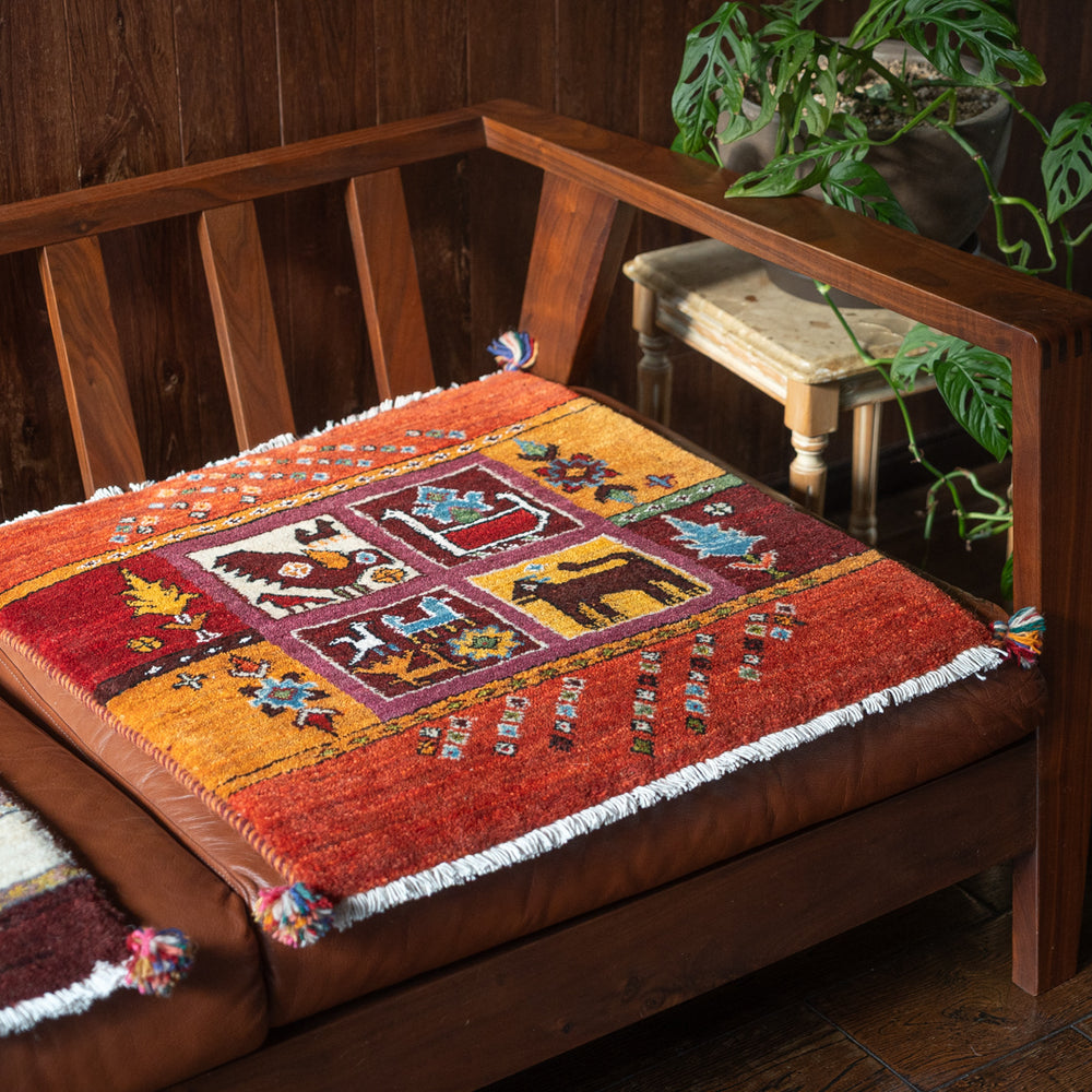 ペルシャ手織りギャッベ絨毯：リラックス空間を彩るオリジナル