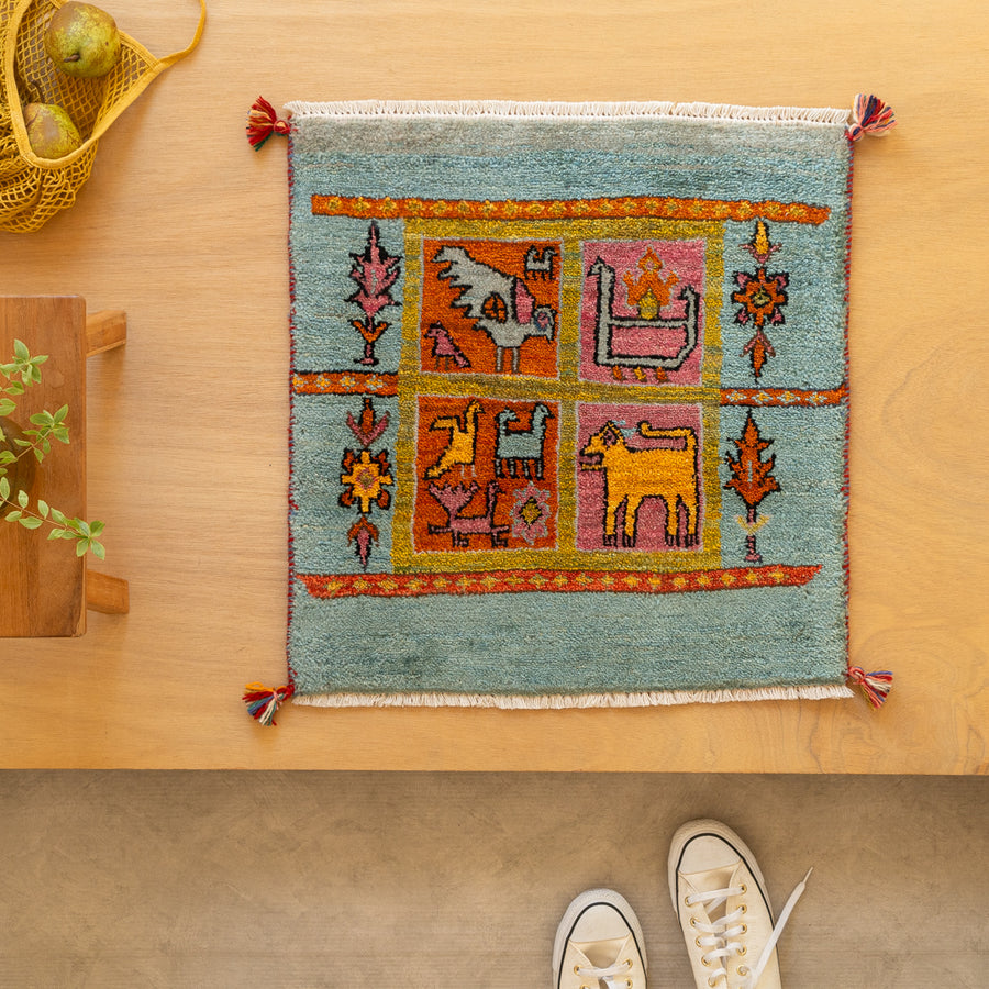 ペルシャ手織りギャッベ絨毯：リラックス空間を彩るオリジナル