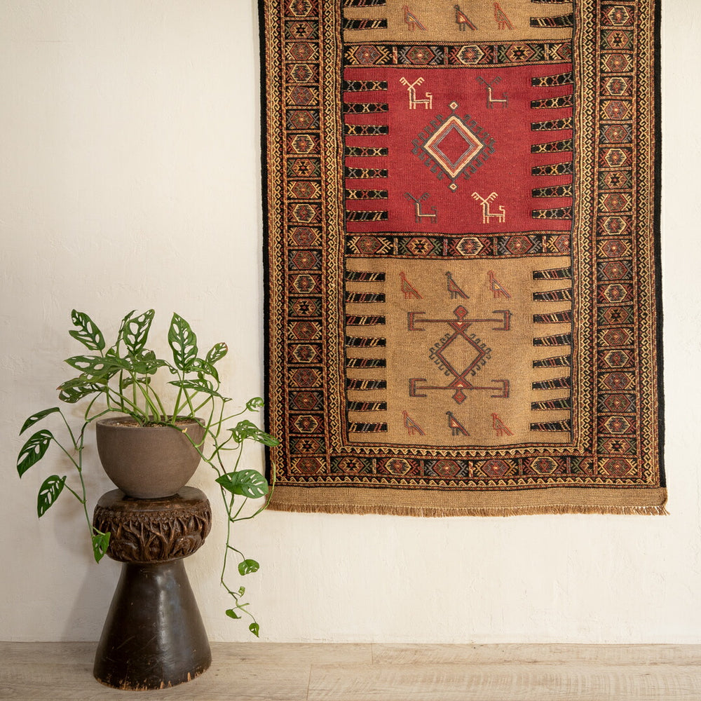 ペルシャ手織りキリムラグサイズ：トライバルデザインがリビング