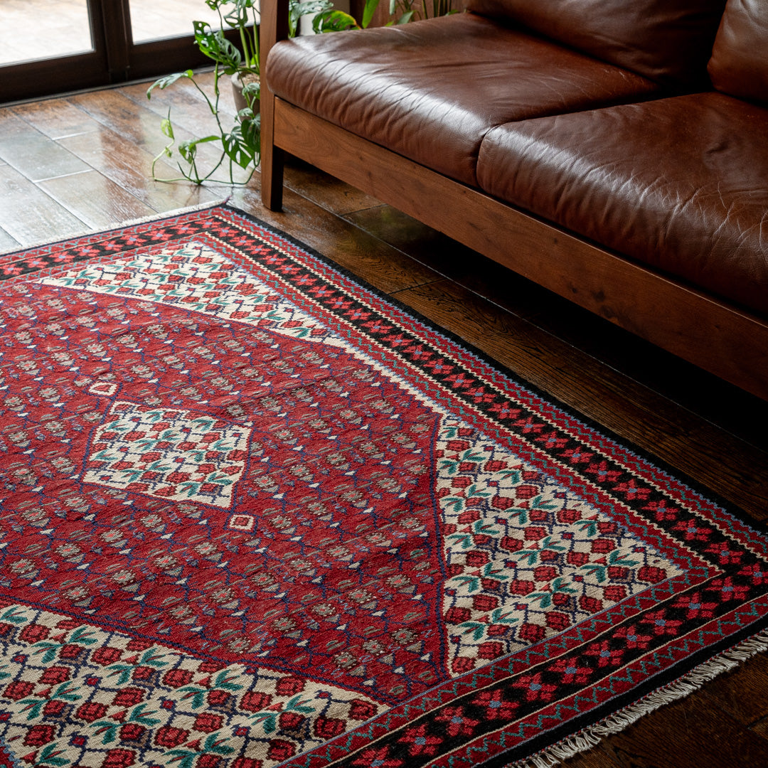 ペルシャ 手織り 花と木のデザインラグ ペルシャ 手織り 花と木のデザインラグ