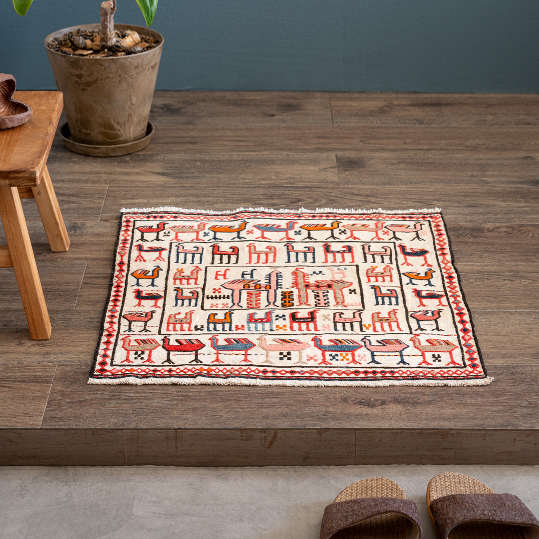 手織りキリムの魅力を堪能：独自のデザインで彩る暮らし – Persiadirect