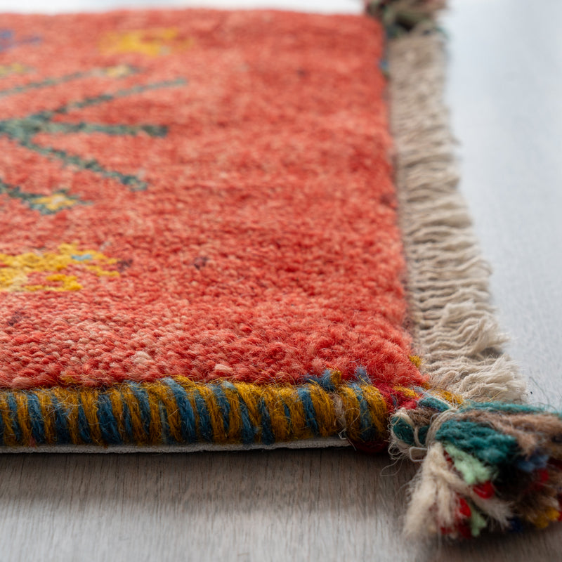 レッドのペルシャ手織りギャッベ絨毯40x60cmサイズ。商品写真ズーム