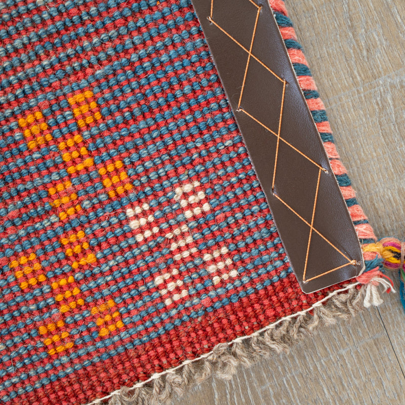 ギャッベ　ペルシャ手織り絨毯　座布団　44×40cm