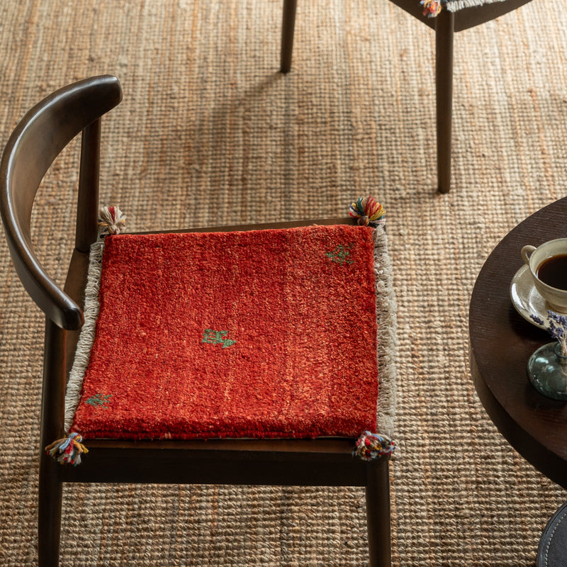 ギャッベ　ペルシャ手織り絨毯　座布団　41×40cm