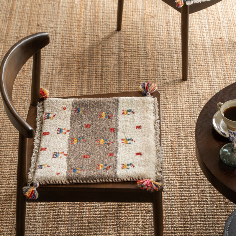 ギャッベ　ペルシャ手織り絨毯　座布団　41×40cm