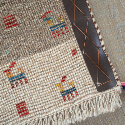 ギャッベ　ペルシャ手織り絨毯　座布団　41×40cm