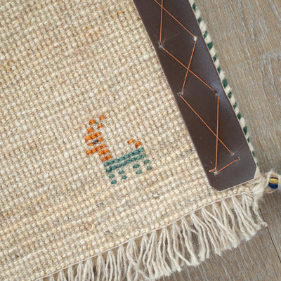 ギャッベ　ペルシャ手織り絨毯　座布団　44×43cm