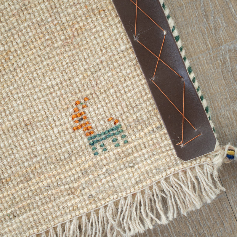 ギャッベ　ペルシャ手織り絨毯　座布団　44×43cm