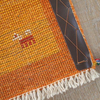 ギャッベ　ペルシャ手織り絨毯　座布団　44×41cm