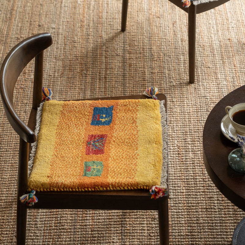 ギャッベ　ペルシャ手織り絨毯　座布団　42×41cm