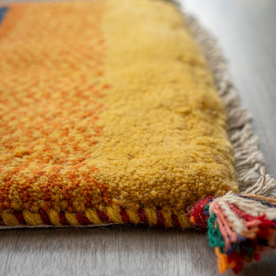 ギャッベ　ペルシャ手織り絨毯　座布団　42×41cm