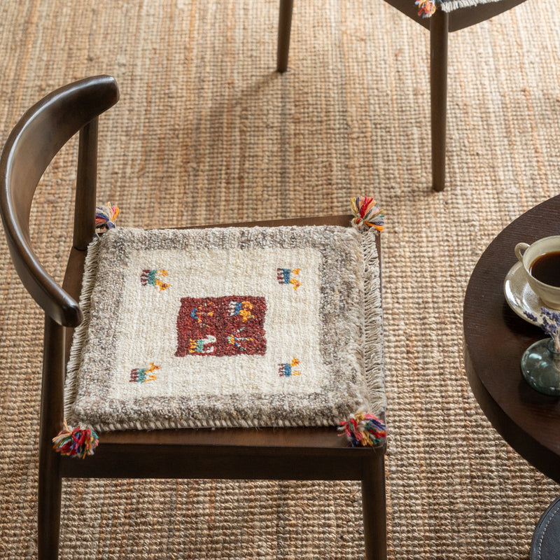 ギャッベ　ペルシャ手織り絨毯　座布団　40×41cm