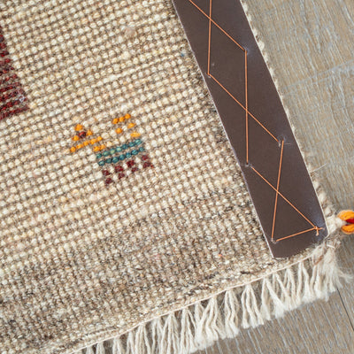 ギャッベ　ペルシャ手織り絨毯　座布団　40×41cm