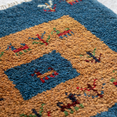 ギャッベ　ペルシャ手織り絨毯　座布団　45×40cm