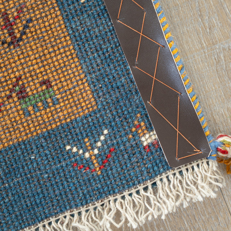 ギャッベ　ペルシャ手織り絨毯　座布団　45×40cm