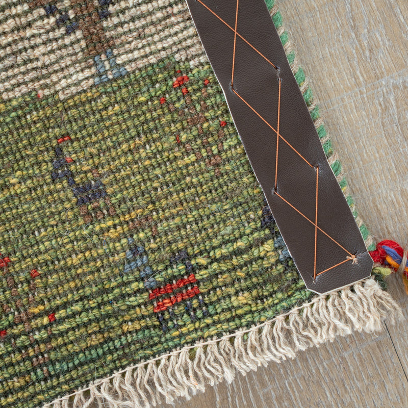 ギャッベ　ペルシャ手織り絨毯　座布団　39×40cm