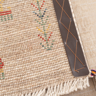 ギャッベ　ペルシャ手織り絨毯　座布団　37×39cm