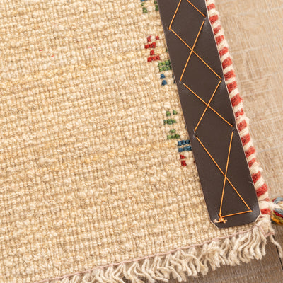 ギャッベ　ペルシャ手織り絨毯　座布団　40×39cm