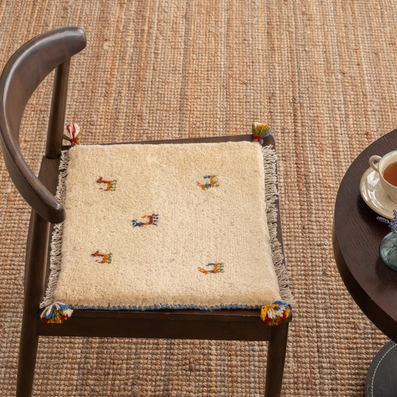 ギャッベ　ペルシャ手織り絨毯　座布団　43×40cm