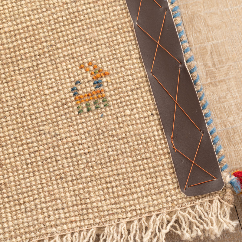 ギャッベ　ペルシャ手織り絨毯　座布団　43×40cm