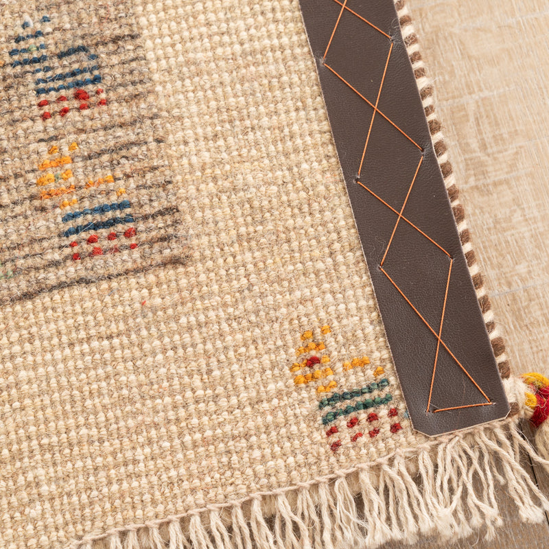 ギャッベ　ペルシャ手織り絨毯　座布団　38×36cm