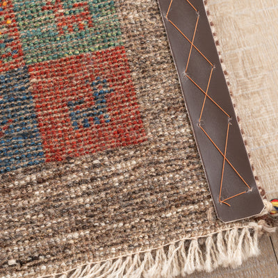 ギャッベ　ペルシャ手織り絨毯　座布団　39×42cm