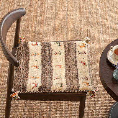 ギャッベ　ペルシャ手織り絨毯　座布団　43×46cm