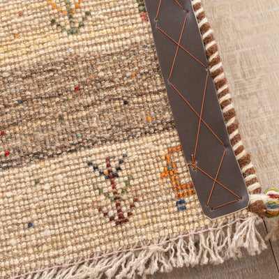 ギャッベ　ペルシャ手織り絨毯　座布団　43×46cm