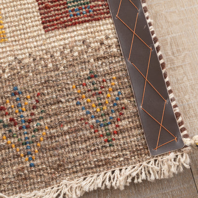 ギャッベ　ペルシャ手織り絨毯　座布団　42×41cm