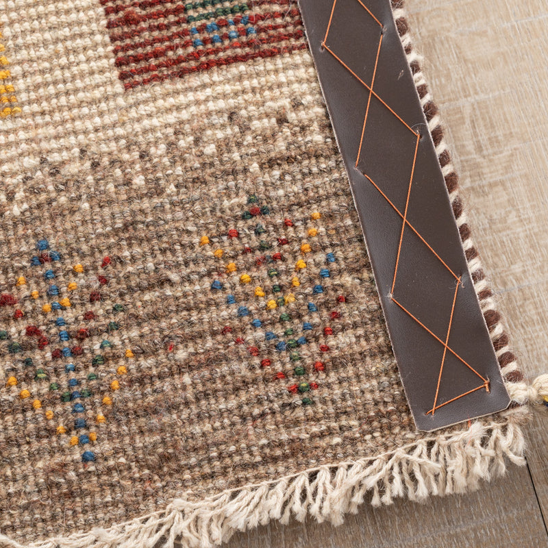 ギャッベ　ペルシャ手織り絨毯　座布団　42×41cm