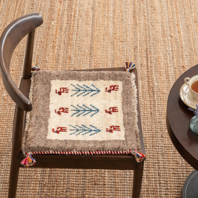 ギャッベ　ペルシャ手織り絨毯　座布団　43×39cm