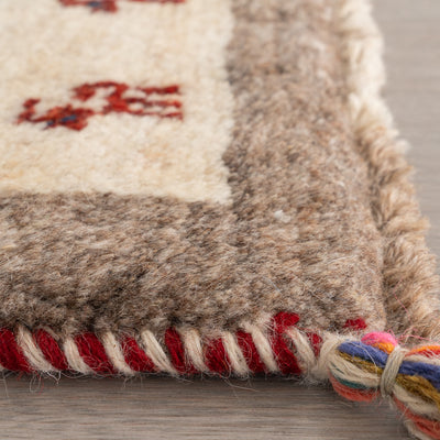 ギャッベ　ペルシャ手織り絨毯　座布団　43×39cm