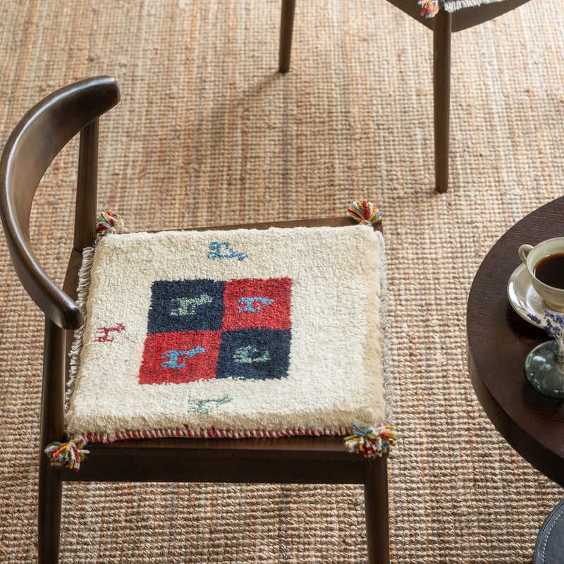 ギャッベ　ペルシャ手織り絨毯　座布団　41×42cm