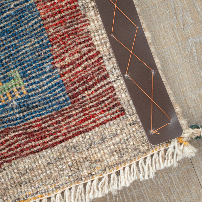 ギャッベ　ペルシャ手織り絨毯　座布団　44×42cm