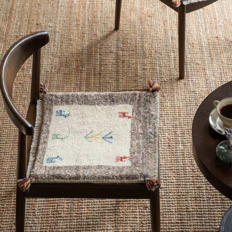 ギャッベ　ペルシャ手織り絨毯　座布団　44×40cm